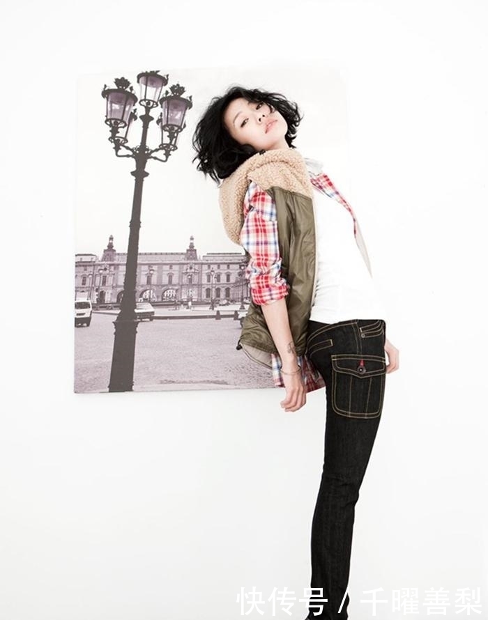  显身材|小S在家真放得开，穿紧身背心配短裤秀魔鬼身材，158身高太真实