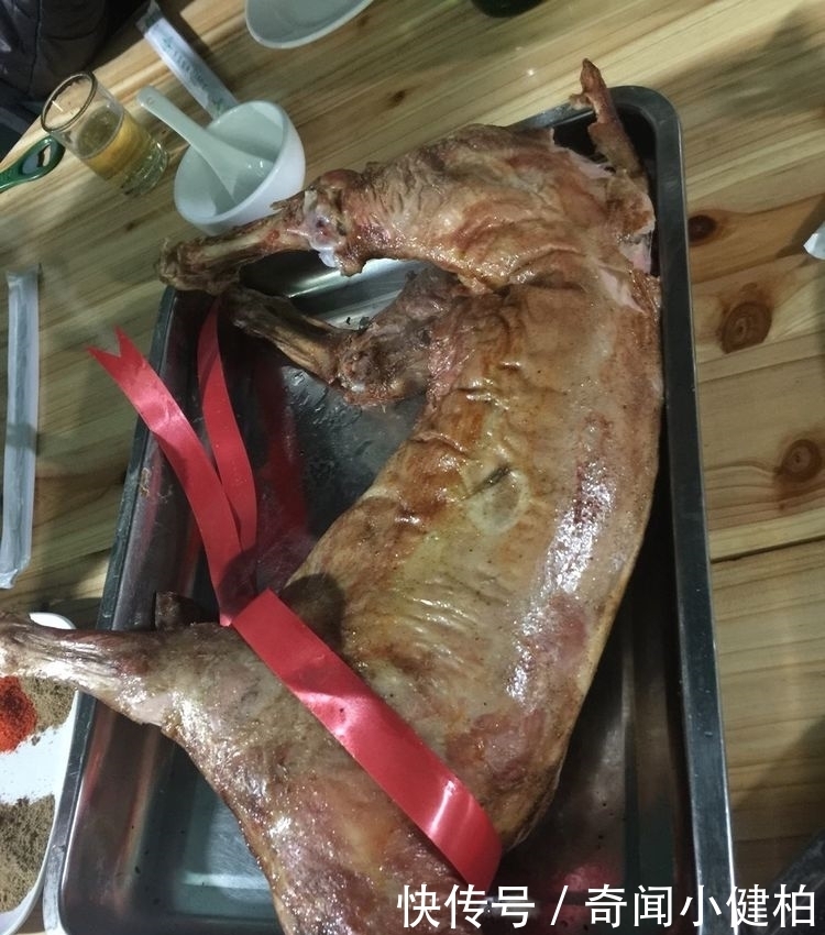 羊肉|男子去吃烤全羊,吃前只有40斤,结账却成48斤……