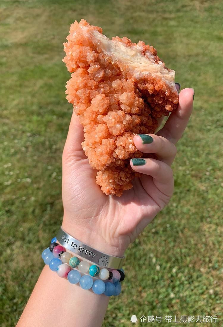 块水晶|她收获一块鸡排石头,因太美味走红,网友好想咬一口