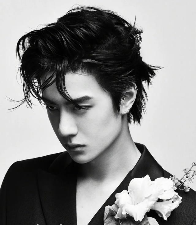  到底|“乐华太子爷”王一博的体面背后，到底有多少心酸和狼狈