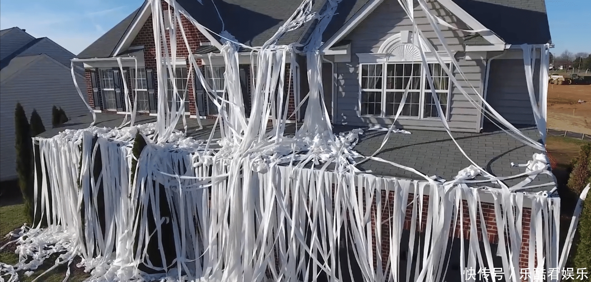 卫生纸|熊孩子为恶搞自己妈妈,用卫生纸包围房子,网友:这儿子别要了!