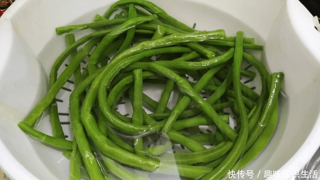 豆角|做豆角馅饺子,豆角直接包还是先焯水很多人弄错了,难怪难吃