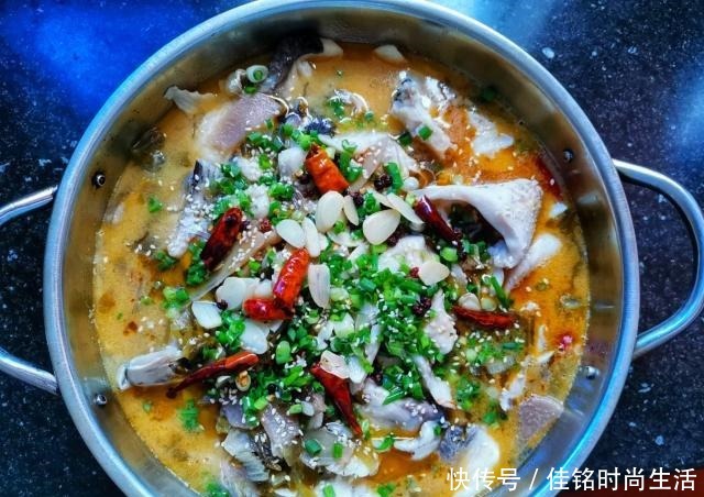 做法|不会做酸菜鱼饭店大厨教你详细做法，学会了，汤酸麻辣鱼肉鲜