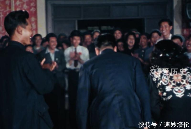 简朴|老照片50年代简朴的婚礼现场嫁给干部是女青年的梦想