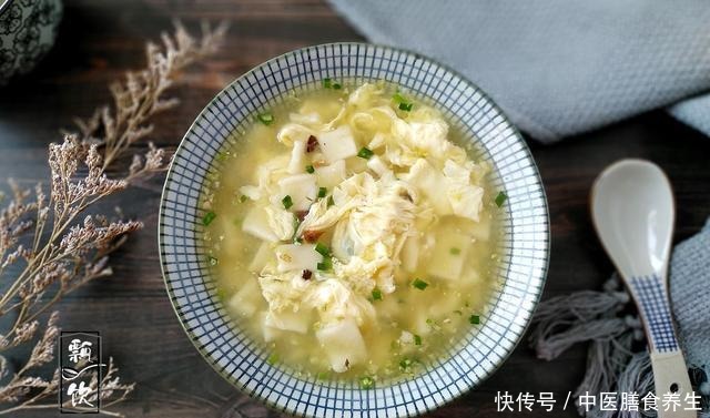 好喝|若家里只剩面粉,教你做美味热汤,每人秃噜两大碗才过瘾,特好喝