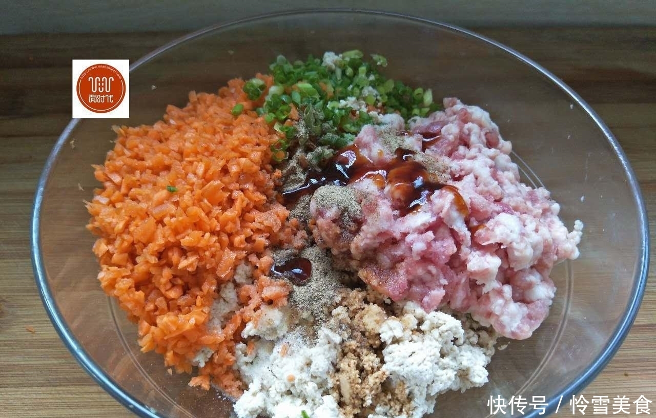 美食生活|我炸的豆腐丸子香又嫩,怎么吃都不腻,边炸边吃,端上桌都快没了