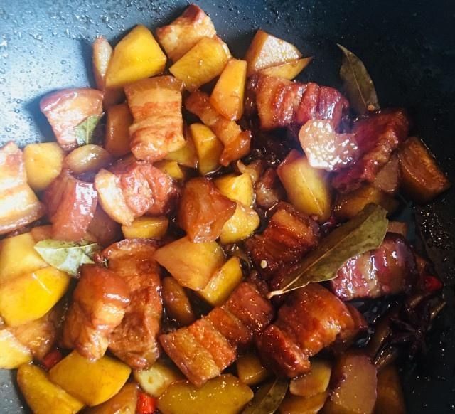  肉汁|土豆红烧肉，肥而不腻，浓厚醇香，肉汁四溢