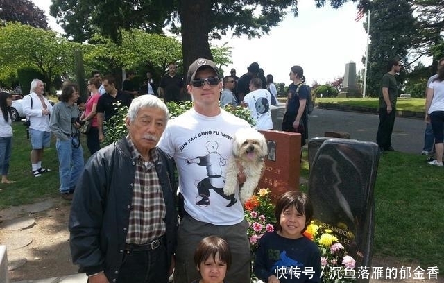 令人|10张老照片回顾李小龙一生:师父叶问断言短命,图9令人心酸落泪