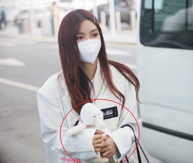 杨玉琢|《青你2》被淘汰选手亮相机场,张语格走出低谷,许杨玉琢很迷茫