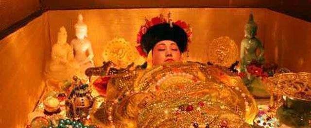 慈禧|孙殿英打开慈禧的墓门，赫然发现一堆孩童的尸骨，吓得魂不附体！