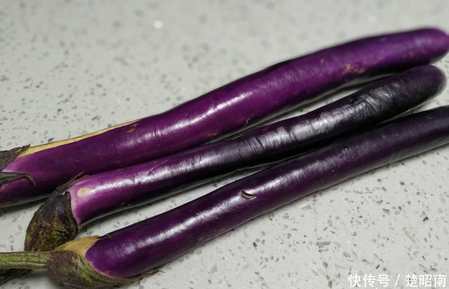 清清爽爽|跟炒蔬菜一样炒出来的茄子,真的是一点都不油腻,清清爽爽,好吃