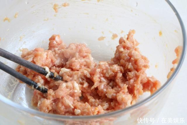  土豆|土豆新吃法，搓一搓蒸一蒸，上桌之后家人吃到汤汁都不剩