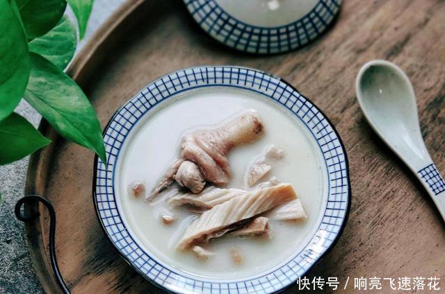 养胃|秋季,应该喝上一碗暖身养胃的猪肚鸡汤,汤浓味鲜营养价值高
