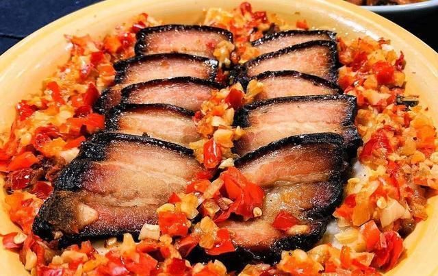 咸蛋黄|美味不用等,香肠、蛋黄酥、半芝士布丁烧、抄手、草莓芝士蛋糕