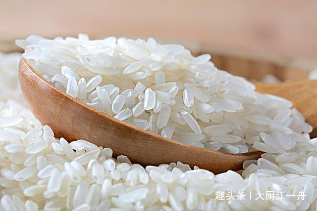 饭店里|今天才知道,蒸米饭时多加这3样东西,米饭香甜松软不粘锅