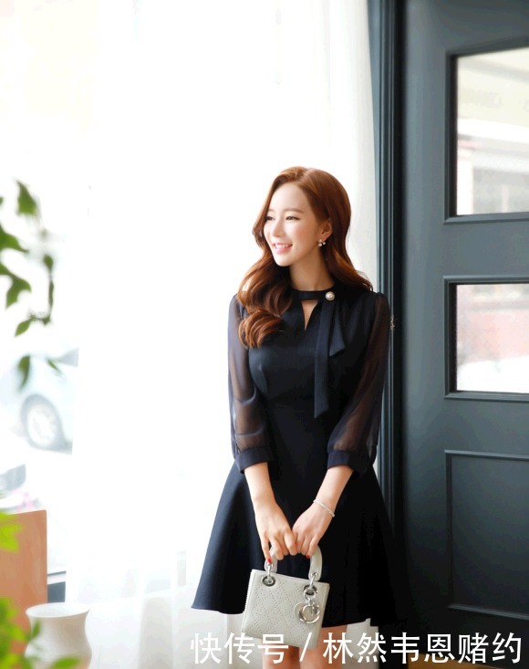  连衣裙|晴天美图：李妍静，珍珠点缀荷叶边连衣裙