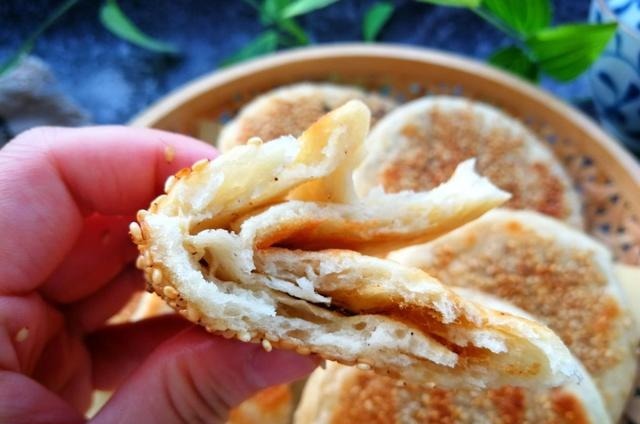 面粉|想吃烧饼不用买,没有烤箱也能做,煎一煎凉了也不发硬