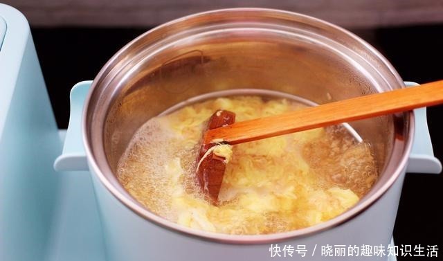 百合草莓酒|这种汤羹没有奶茶贵,却比饮料奶茶好,5元煮一锅,解秋燥还养颜