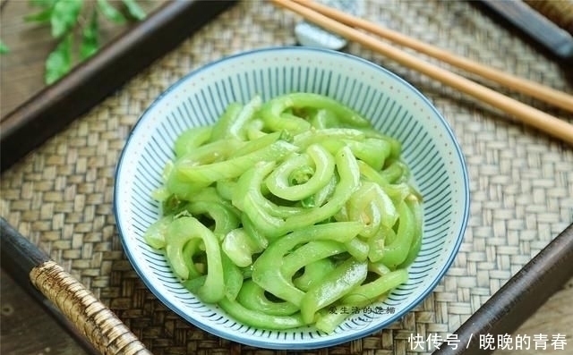 在家|婆婆在家,三两下做了一桌菜,发了圈,网友你家婆婆手艺真好