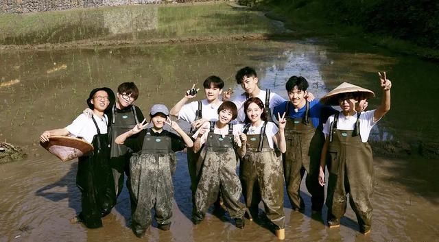 斗地主|向往的生活4败笔频现,嘉宾赶通告斗地主凑剧情,广告冲淡小怡然