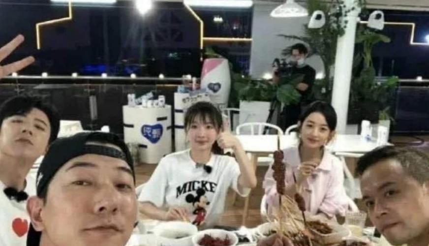 打卡|网友打卡《中餐厅》,60元点一份“荷塘月色”,端上来后:不吃了