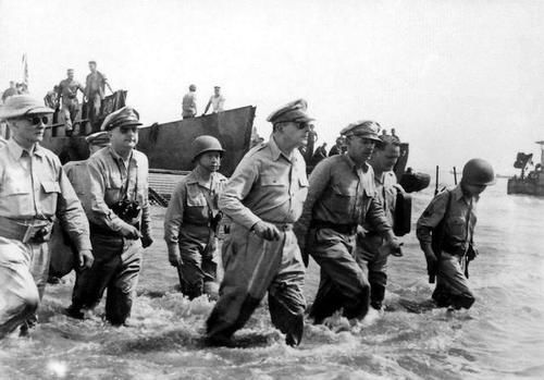 深刻|麦克阿瑟曾叫嚣中国人不堪一击，结果志愿军却用实力给他深刻教训