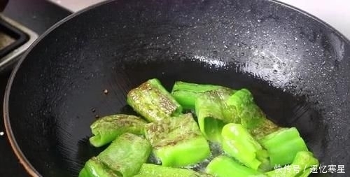 辣椒|辣椒这样做实在太好吃了，天天都吃不腻，开胃下饭，超简单