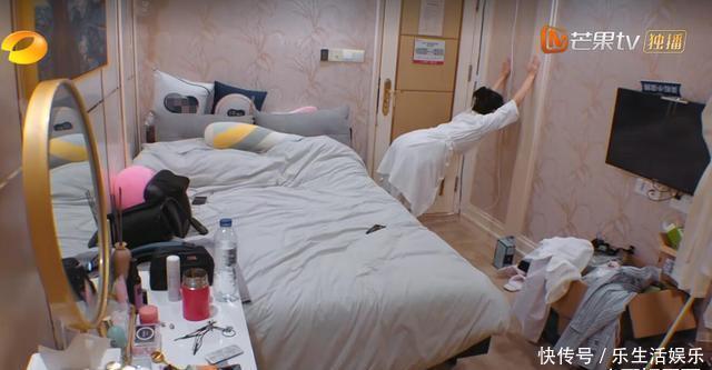 衣服|《中餐厅》赵丽颖房间乱被吐槽,冤吗?其实她可以学一下李浩菲