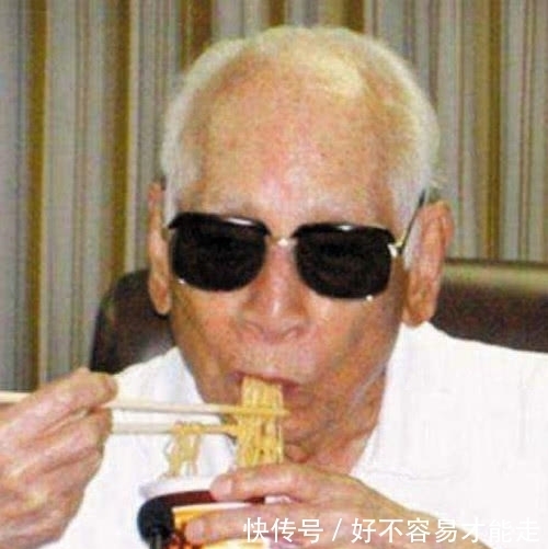 白吃|他是方便面发明者,吃了49年方便面,活了多少岁?我们可能白吃了