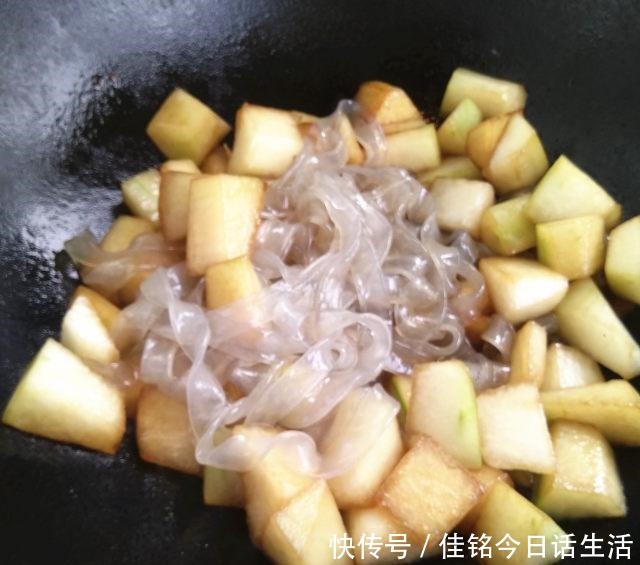 家常|冬瓜烧粉条,很健康的一道家常美味