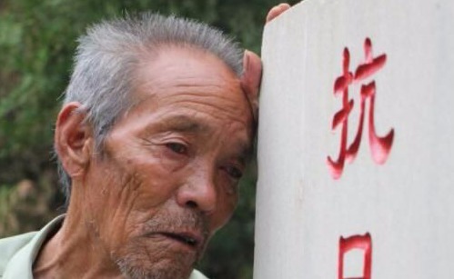 油然|抗日小英雄牺牲76年，儿时小伙伴为其守墓58年，让人油然起敬！