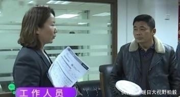  抢钱|男子信用卡借1万，还了1万还欠2万8？怒曝光：银行跟抢钱一样！