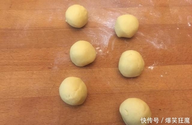 菠萝包|简单易做的一款小面包,清香酸甜不会腻,自己制作干净又卫生