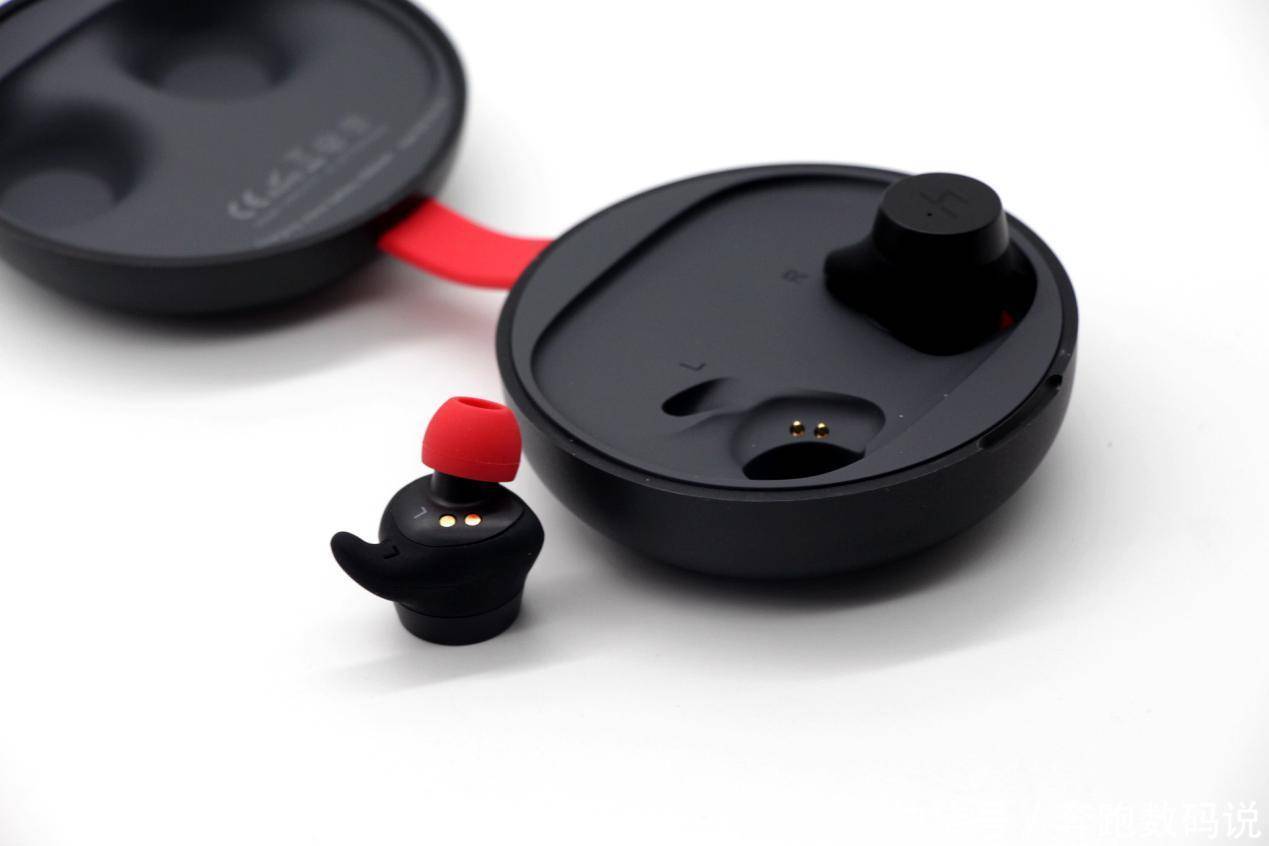 充电仓|运动达人必备：多种佩戴方式于一身，HAKII无线蓝牙耳机评测