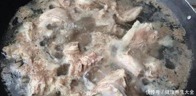 万万不可|炖羊肉,万万不可放这料,否则一锅就废了,难怪肉和汤难以入口