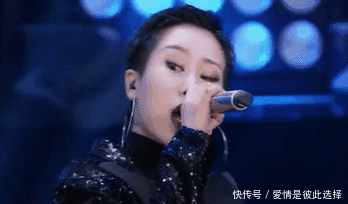 狂赞|Ella狂赞、Lisa尖叫,97年的她未免太飒了!