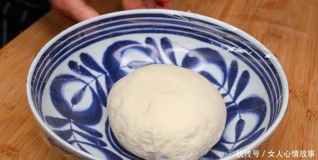 妈妈|全职妈妈早上忙碌1小时，搞定1家4口人早餐，有粥有饼，吃美了