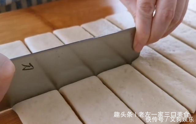 鸡蛋|花生米里加2个鸡蛋,居然这么好吃,不炒也不烙,好吃到停不下来