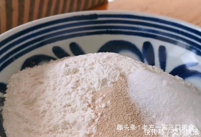 鸡蛋|花生米里加2个鸡蛋,居然这么好吃,不炒也不烙,好吃到停不下来