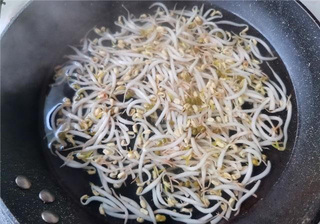  辣椒|东北人超爱吃的干豆腐做法，下酒下饭都不错，适合夏季吃