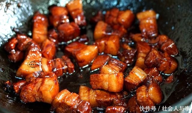 红烧肉|家里来客人,这菜不可少,牢记3点,颜色红亮又入味,太香了
