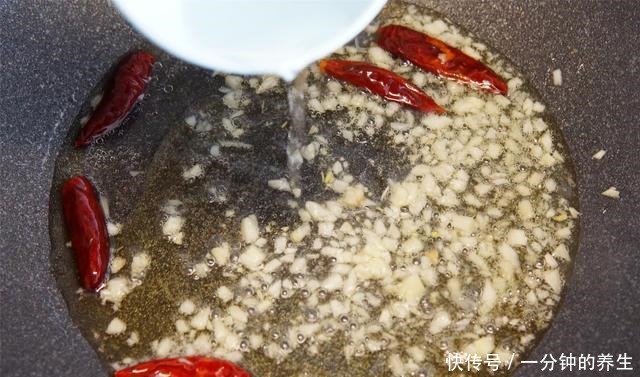 土豆丝|炒土豆丝,用醋的时间是关键,做错的人不少,难怪没饭店的好吃