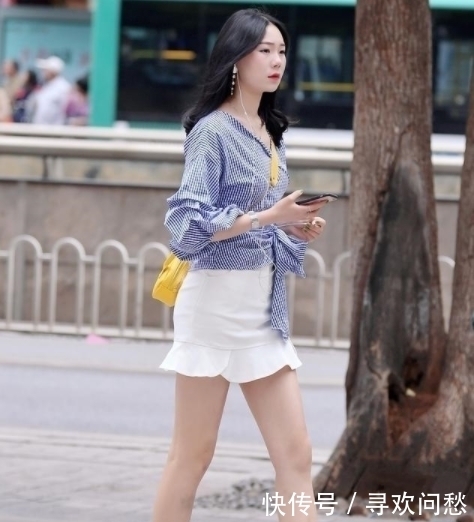 显眼|街拍美图:气质优雅的小姐姐,总是会在人群中,特别的显眼!