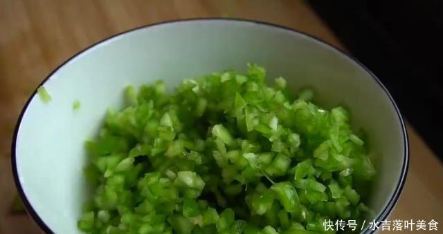就要|青椒油饼,我每三五个就要做一次,家里贪吃,几颗青椒就行了