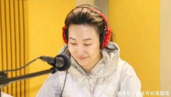  失误|央视主持人李梓萌直播表现一般，出现“抢词”失误，观众不认可