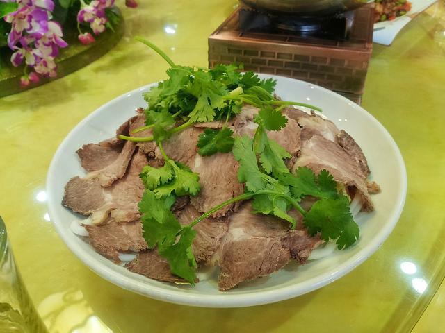 出手|孩子高考581分,父母大摆10桌宴席,邻居就这分也拿得出手