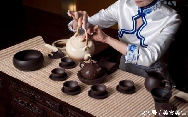 喝茶|长期爱喝茶的人,最后都怎么样了?尤其是喝浓茶,中国茶外国咖啡