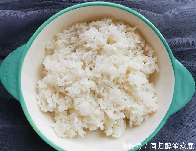 分明|蒸米饭,只加水是外行!水里多加这2样,米饭又香又软,粒粒分明