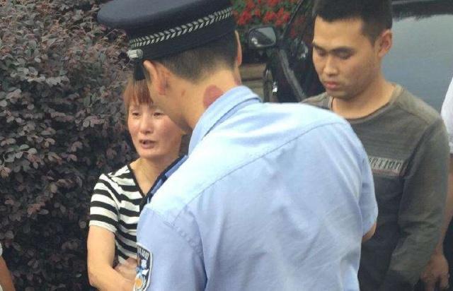 旅游|出门旅游时，遇上人贩子别喊“我不认识他”，这两招让路人想帮你