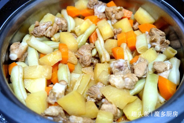 食材|电饭锅只蒸白米饭太浪费,4种食材和大米同煮,有肉有菜香喷喷